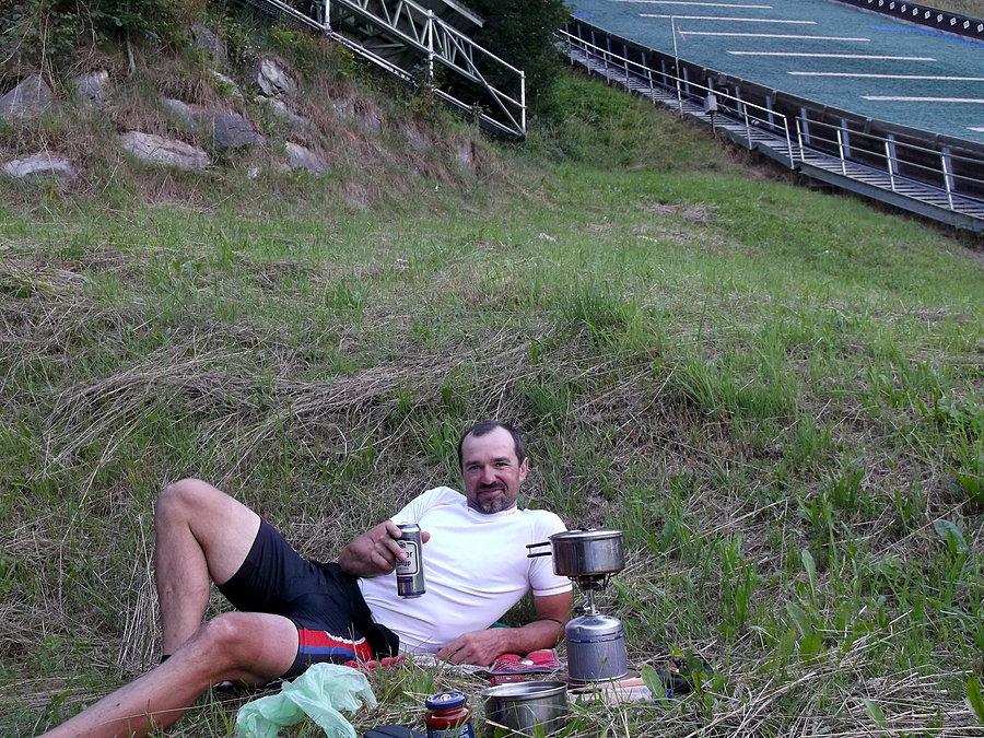 Obiadokolacji w takiej scenerii to jeszcze nie jedliśmy, no i dobry ten Zipfer