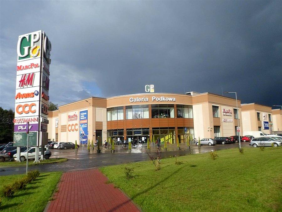 Galeria Podkowa na wyjeździe z Podkowy Leśnej