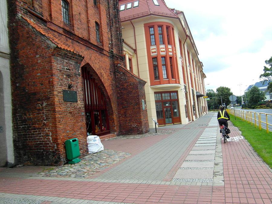 Nowa Brama i Dom Towarowy "Słowiniec" w Słupsku