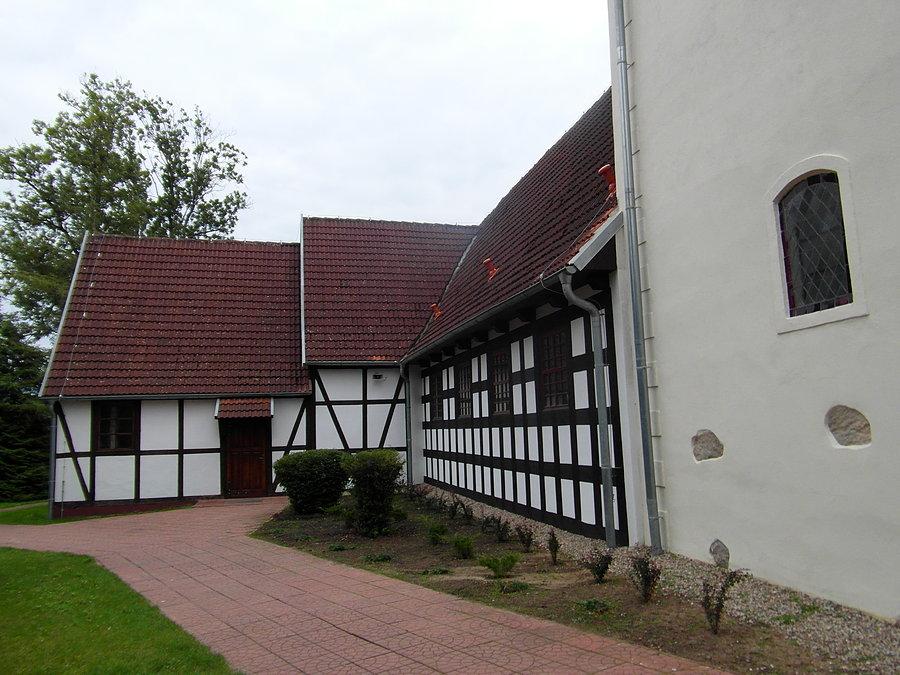 Kościół w Dębnicy Kaszubskiej