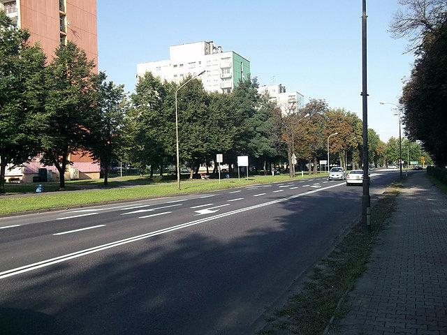 Po lewej ławeczki w Zawierciu, gdzie w 2011 miałem kryzys