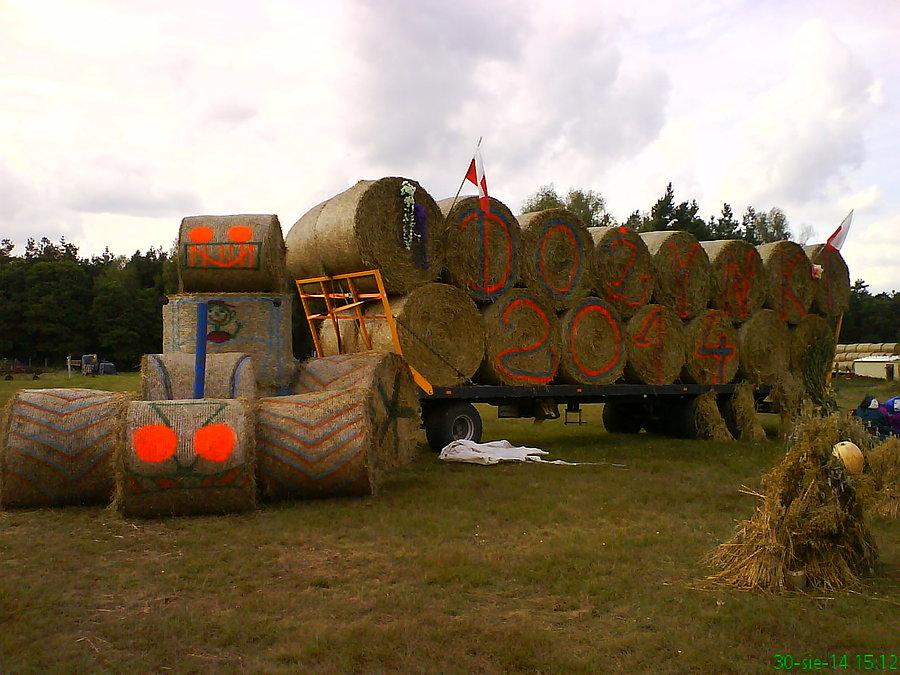 Krzewiny. Traktor większy od wsi. ;) Z dedykacją dla mnie. ;p