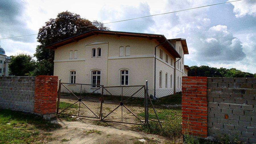 Remontoany pałacyk w Krąpieli