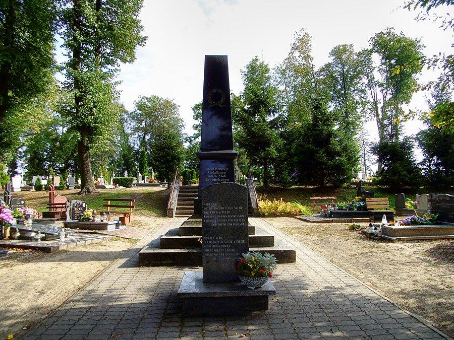 Obelisk na cmentarzu poświęcony ofiarom I WŚ z Dobrzan
