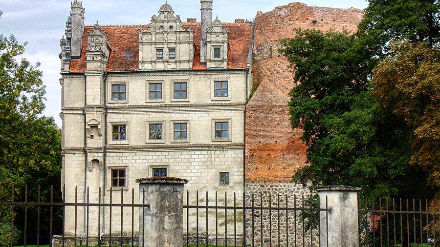 Zamek w Pęzinie