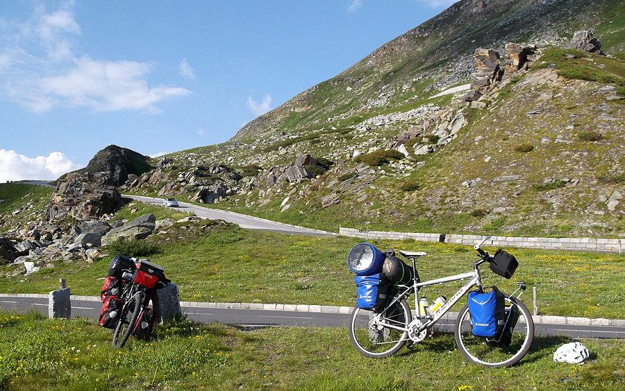 Chwila kolejnego odpoczynku. Tu pokonaliśmy 2000 m.n.p.m !