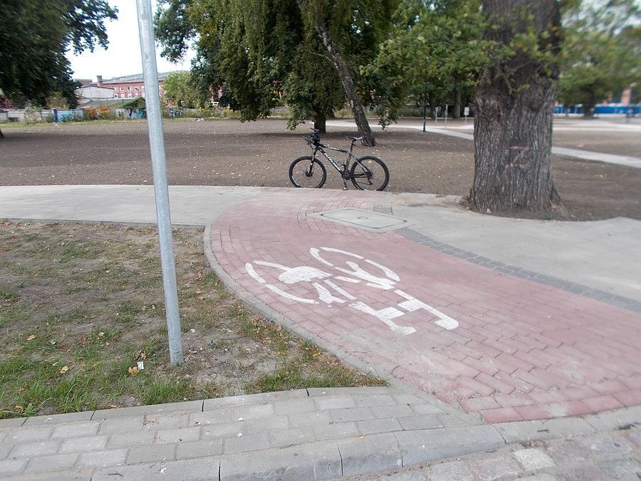 Może to jest jedynie słuszny dojazd rowerem do "miasteczka rowerowego"