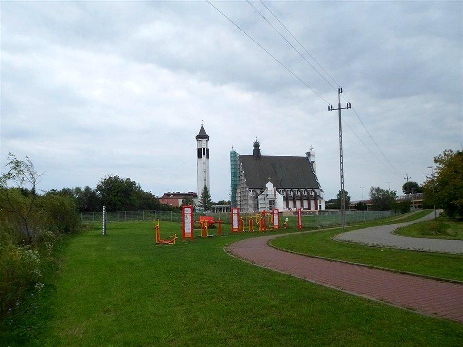 Kościół na Siekierkach ubrany w rusztowanie