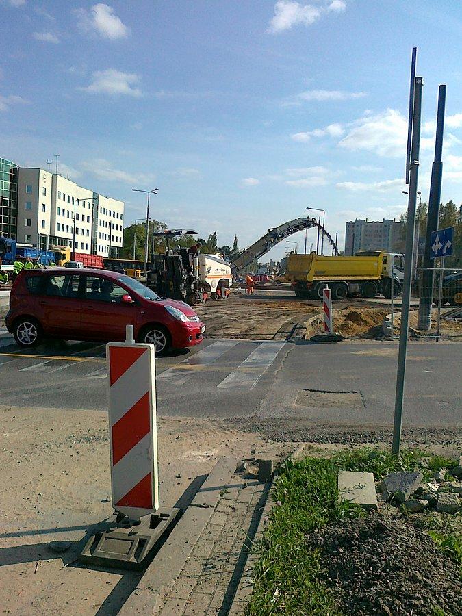 Przebudowa skrzyżowania trwa