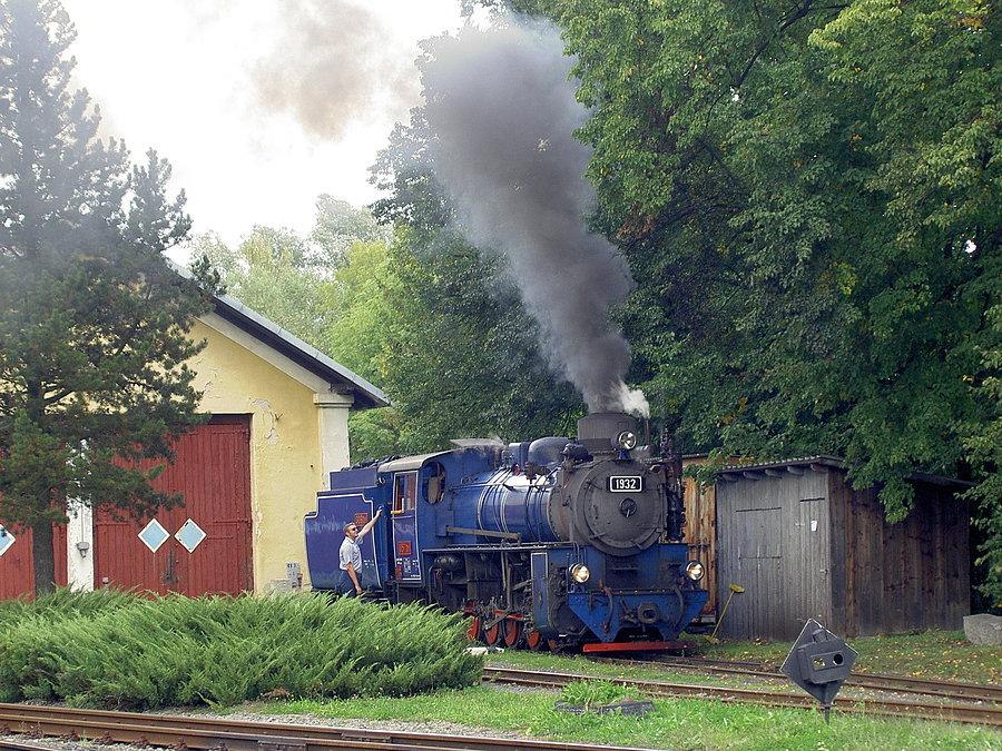 Parowóz skody na stacji w Osobladze