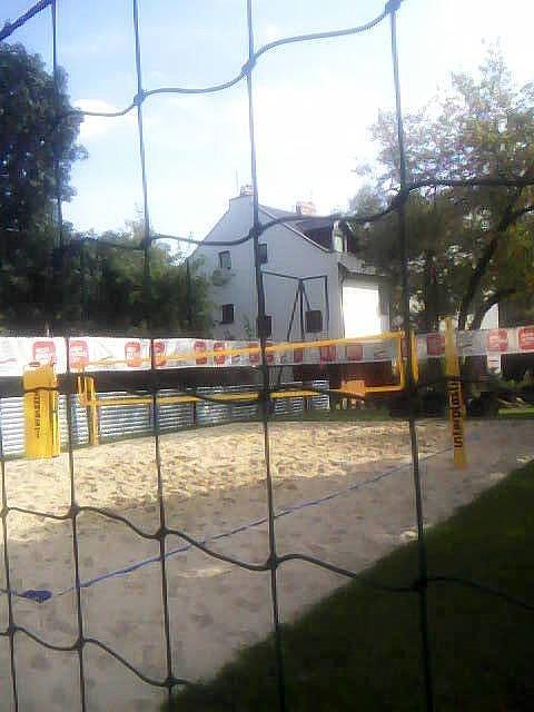 Boisko do siatkówki plażowej przy siedzibie PZPS