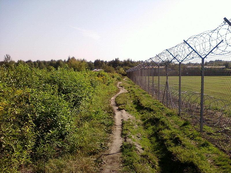 Ścieżka koło lotniska