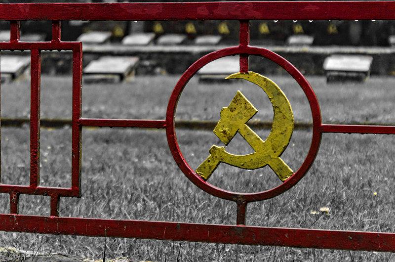 Na cmentarzy żołnierzy radzieckich w Katowicach