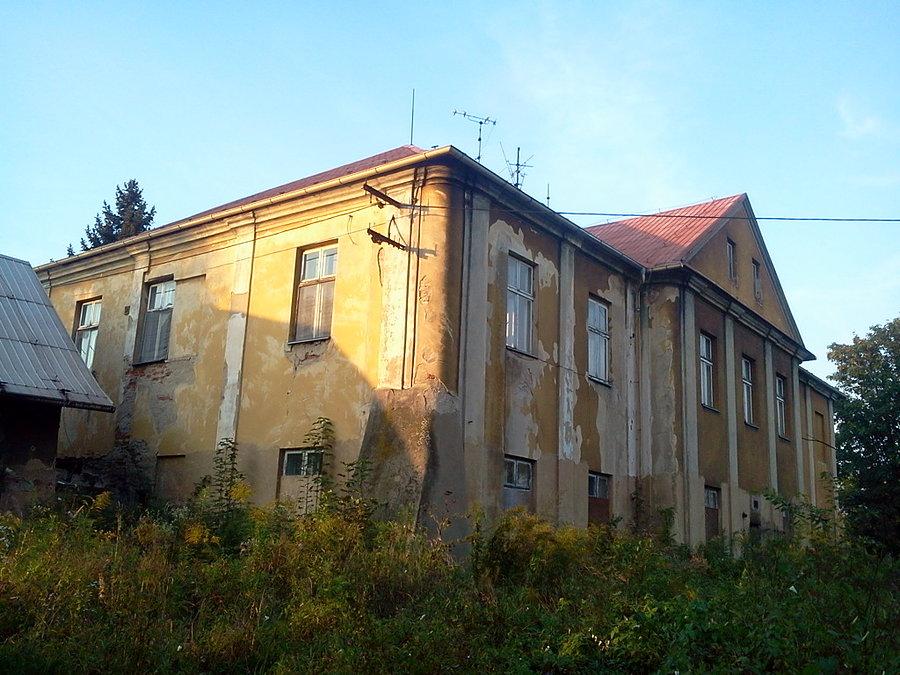 Dwór w Dąbrowej (Doubrava)