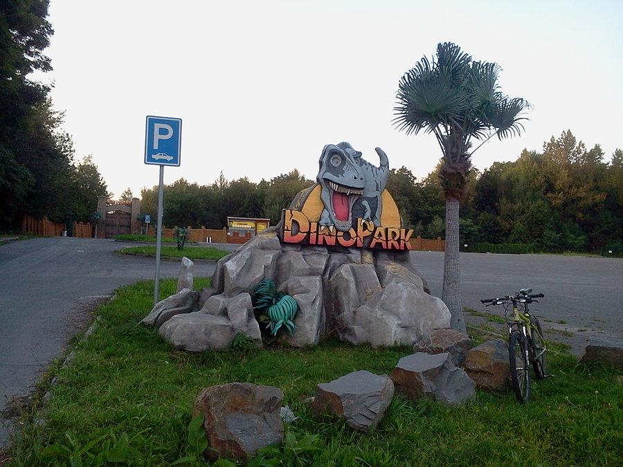 Przed Dinoparkiem