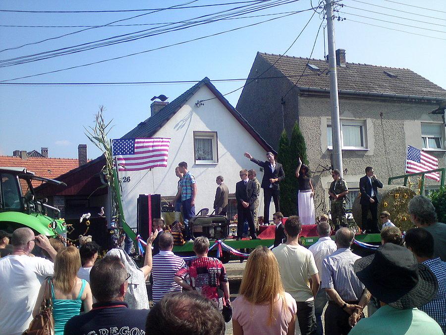 Barack Obama nawet się pojawił w korowodzie