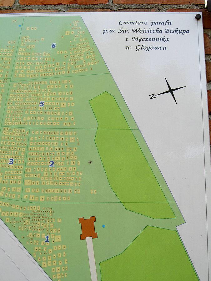 Tablica - (mało)informacyjna przy wejściu na cmentarz