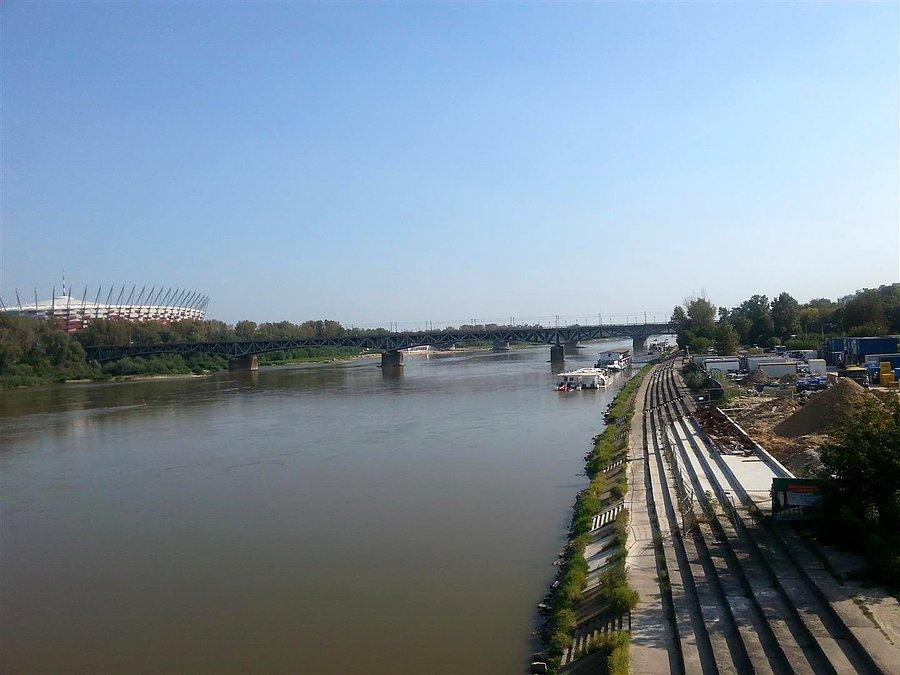Z Mostu Świętokrzyskiego widok na Stadion metro Powiśle