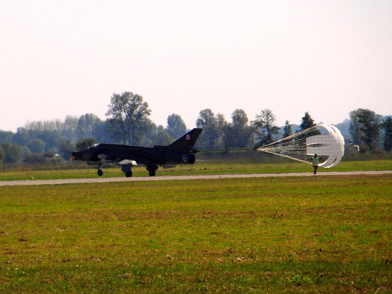 Lądowanie…… ze spadochronem…