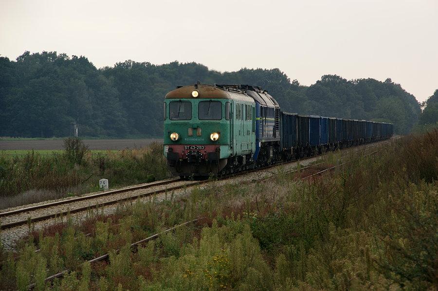 ST43-293 wspomagany przez Gagarina1223 prowadzą ładowne węglarki na szlaku Twardawa - Kędzierzyn Koźle Zachód