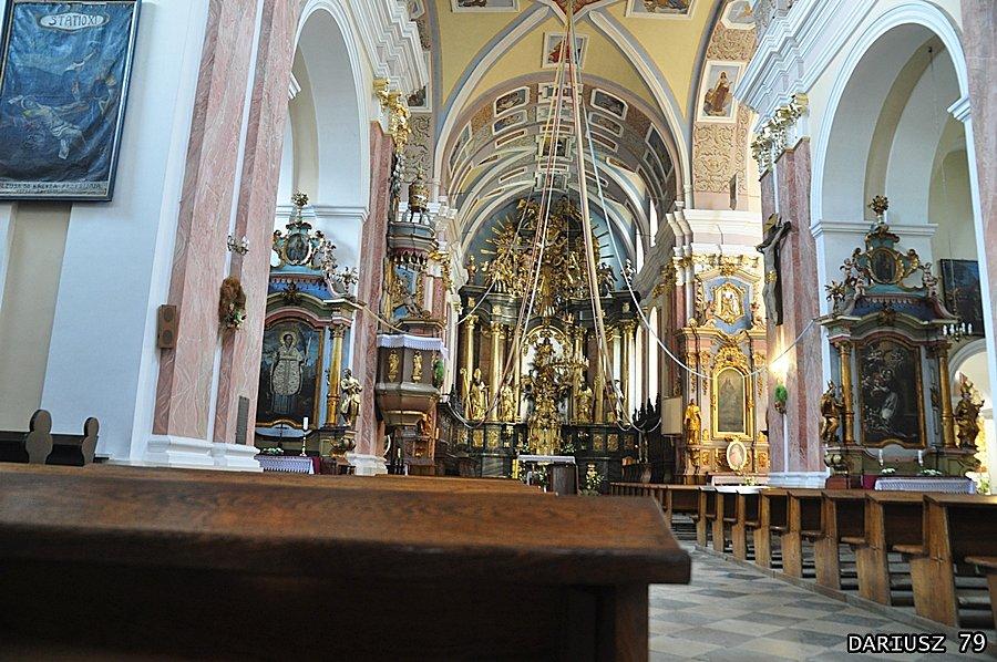 Mostów - Wnętrze Kościóła Matki Bożej Miłosierdzia
