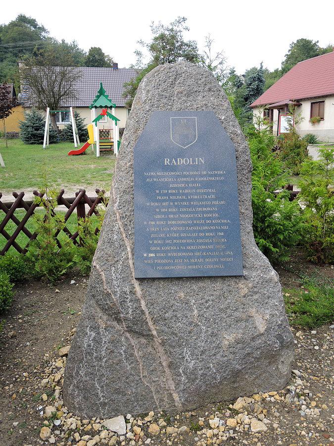 Tablica pamiątkowo - informacyjna w Radolinie