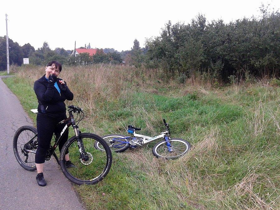 Po pokonaniu podjazdu zatrzymujemy sie w śliwkowym sadzie na pochłonięcie paru Kg ;) śliwek. Jak widać były słodkie ;)