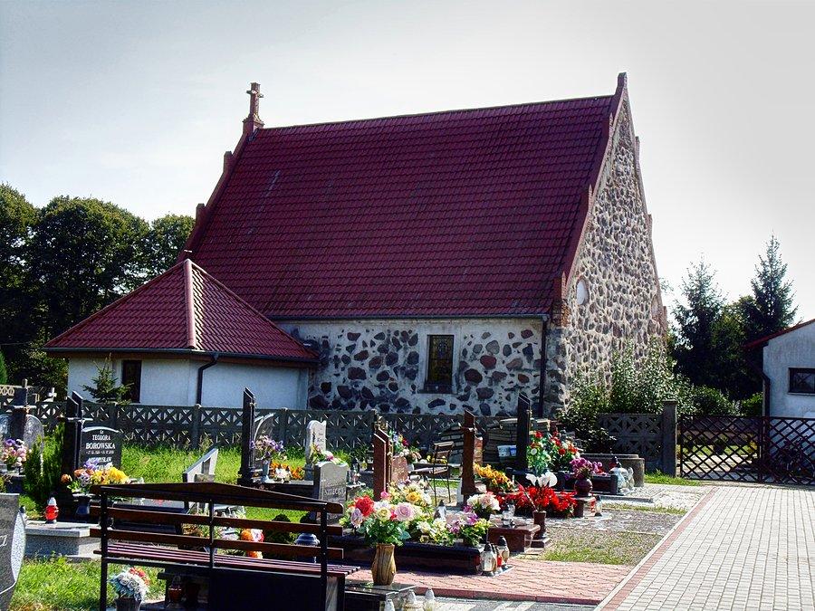 Kościół i cmentarz w Strzebielewie