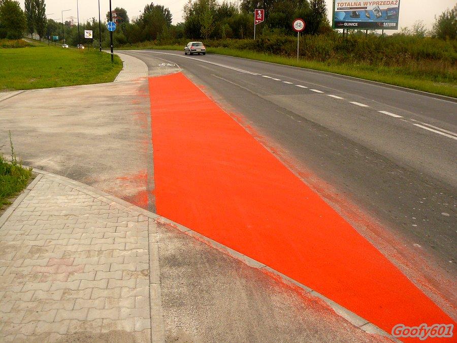 Nie sposób przejechać obojętnie... ;)