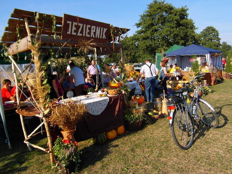 Dożynki w Piaskowcu-z pszczółką