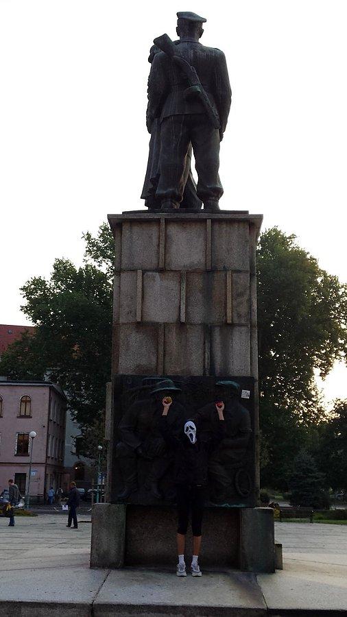Jabłkami w ruskich!