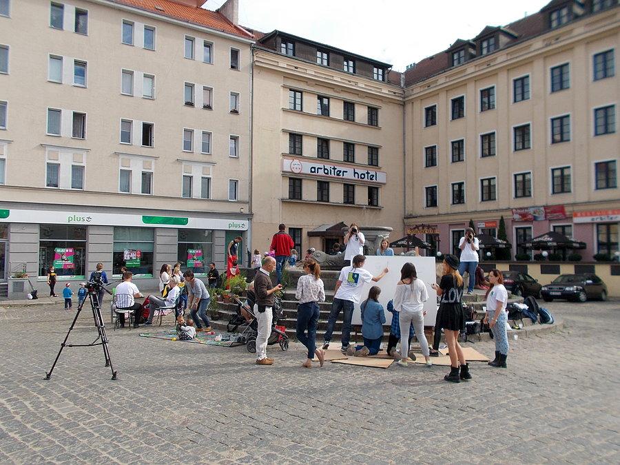 Happening na Placu Słowiańskim