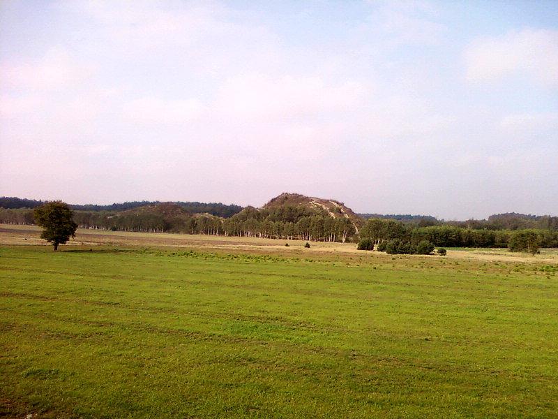 Hałda ziemi koło S14