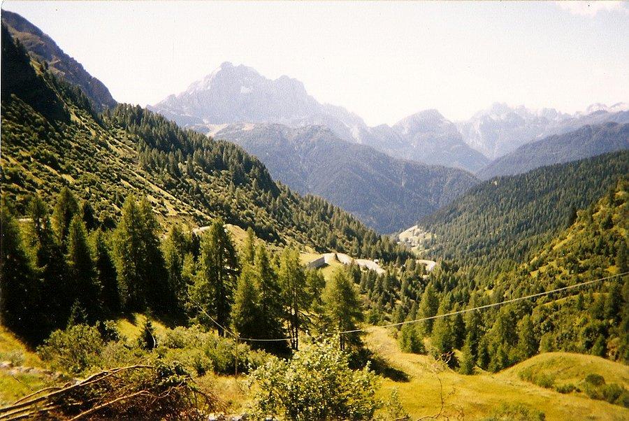 Widok na masyw Civetty z podjazdu