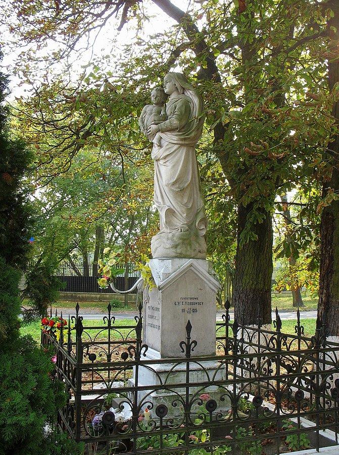 Figura Matki Boskiej z Dzieciątkiem w Skolimowie
