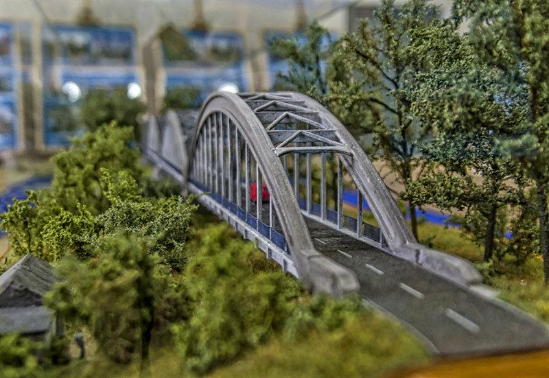 Miniaturka przeprawy przez Pilicę na wystawie Karoliny i Jerzego