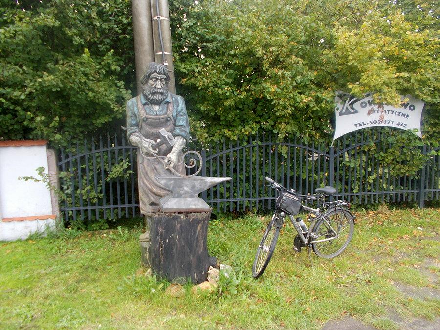 Metalowy kowal