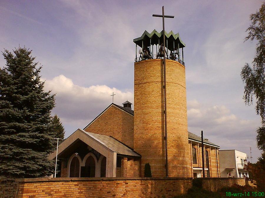 "Wiejski" kościół (w Lesznie Górnym)