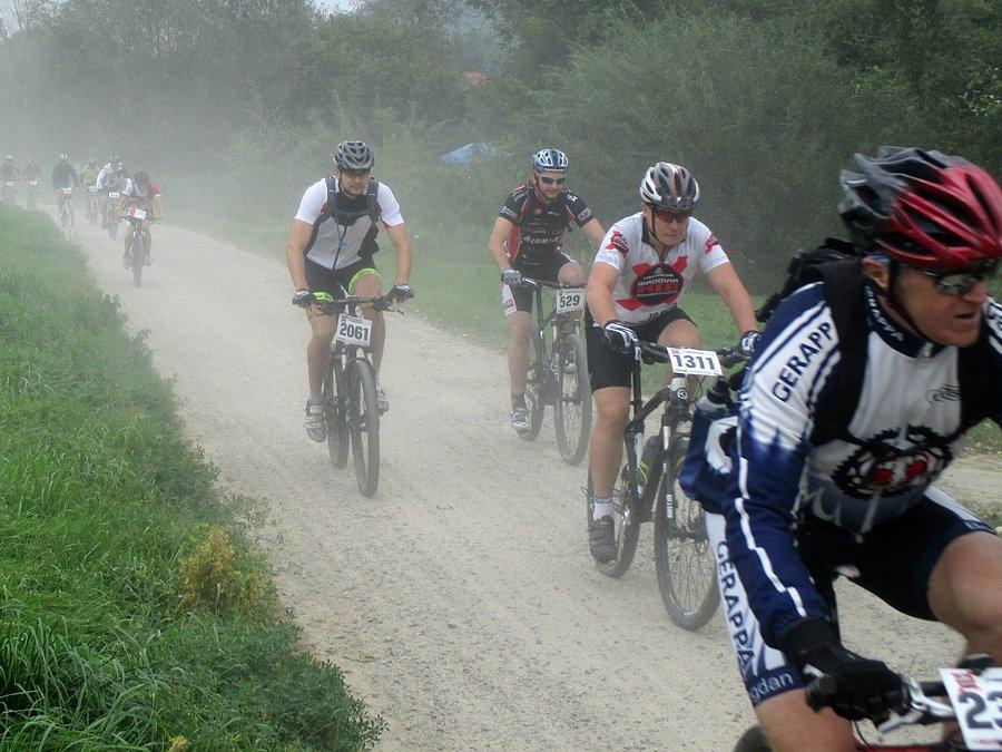 Mazovia MTB Kazimierz Dolny - pierwsza prosta w kurzu
