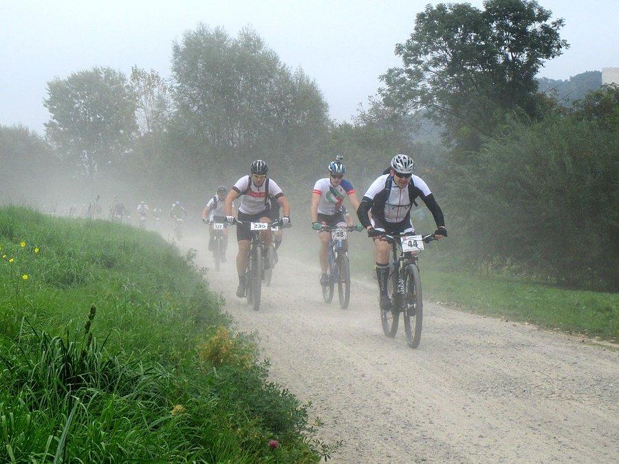 Mazovia MTB Kazimierz Dolny - pierwsza prosta w kurzu