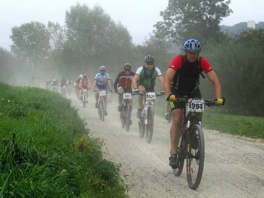 Mazovia MTB Kazimierz Dolny - pierwsza prosta w kurzu