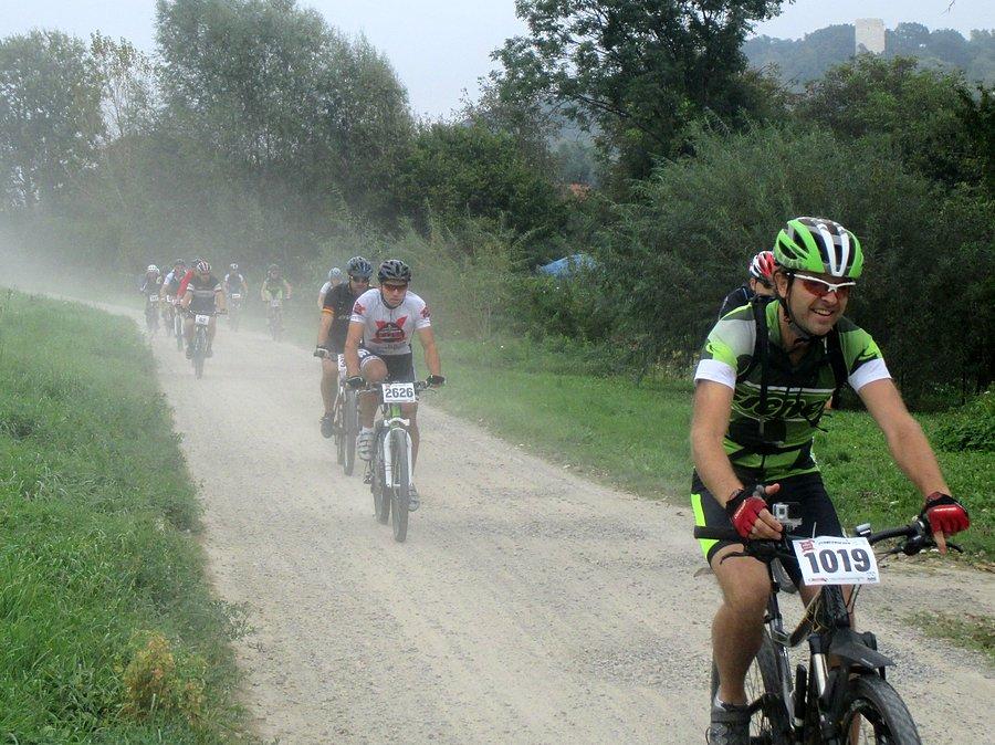 Mazovia MTB Kazimierz Dolny - pierwsza prosta w kurzu