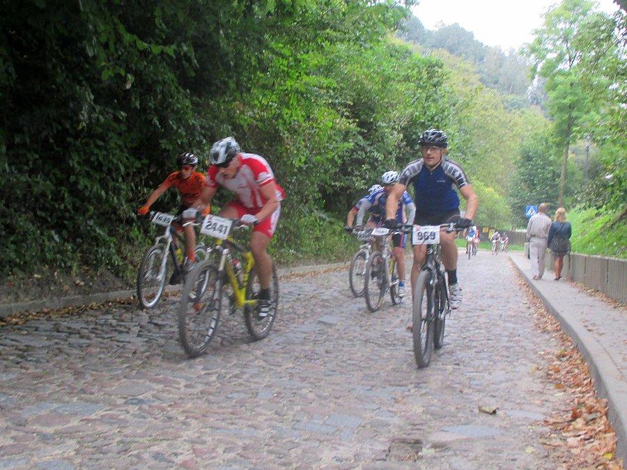 Mazovia MTB Kazimierz Dolny - pierwsza stromizna ulicy Zamkowej (15.5%/100 m)