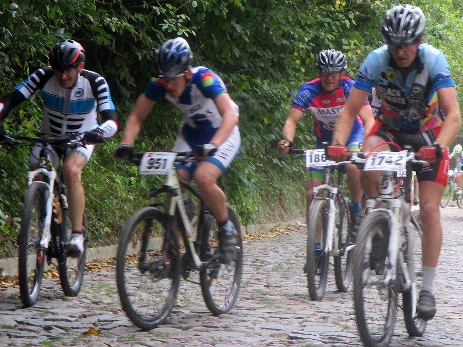 Mazovia MTB Kazimierz Dolny - pierwsza stromizna ulicy Zamkowej (15.5%/100 m)