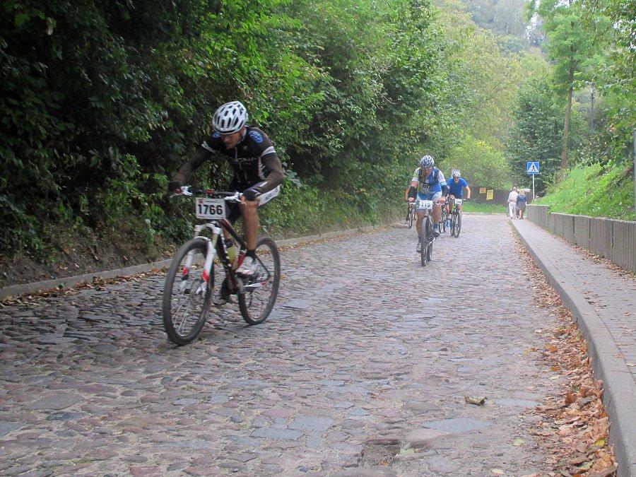 Mazovia MTB Kazimierz Dolny - pierwsza stromizna ulicy Zamkowej (15.5%/100 m)
