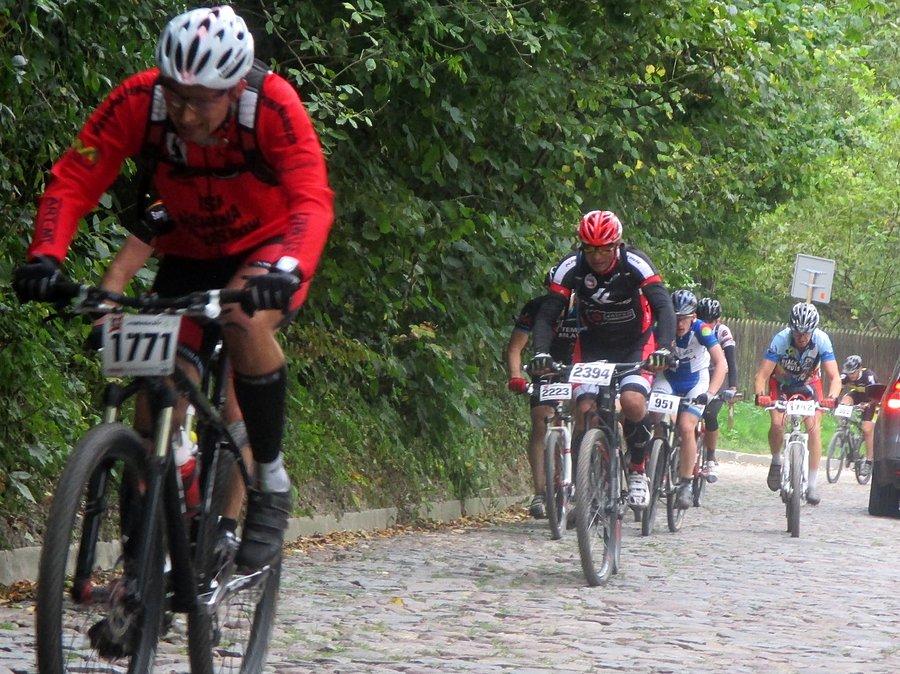 Mazovia MTB Kazimierz Dolny - pierwsza stromizna ulicy Zamkowej (15.5%/100 m)
