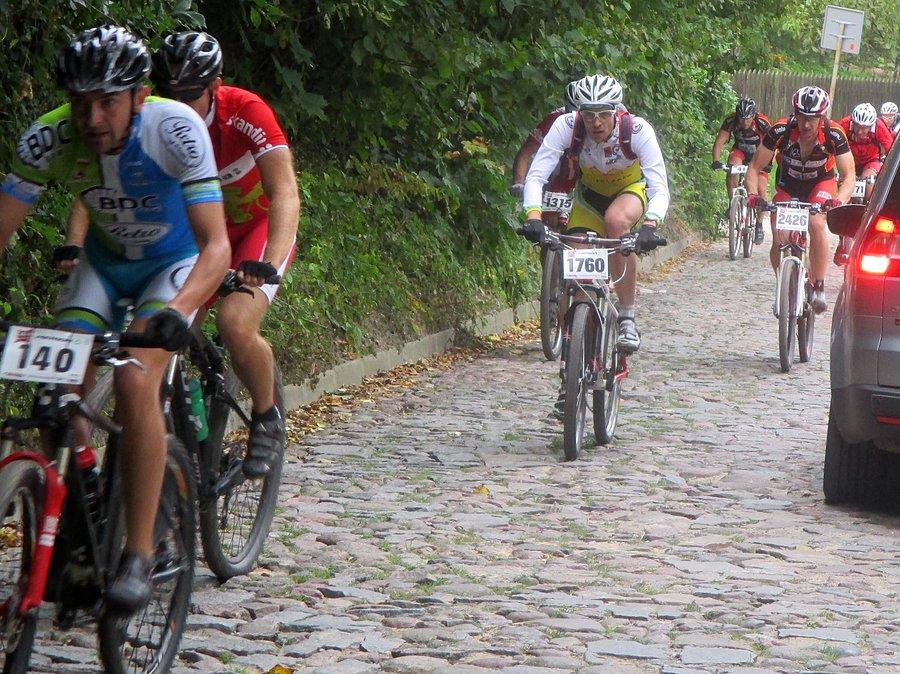 Mazovia MTB Kazimierz Dolny - pierwsza stromizna ulicy Zamkowej (15.5%/100 m)