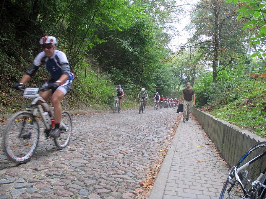 Mazovia MTB Kazimierz Dolny - pierwsza stromizna ulicy Zamkowej (15.5%/100 m)
