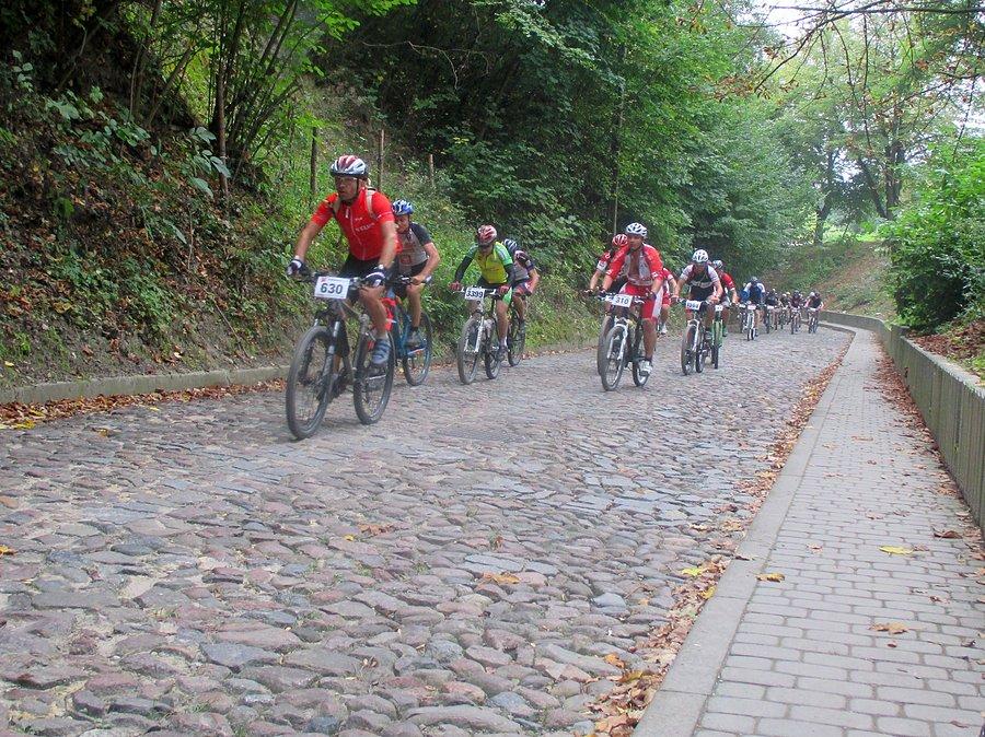 Mazovia MTB Kazimierz Dolny - pierwsza stromizna ulicy Zamkowej (15.5%/100 m)