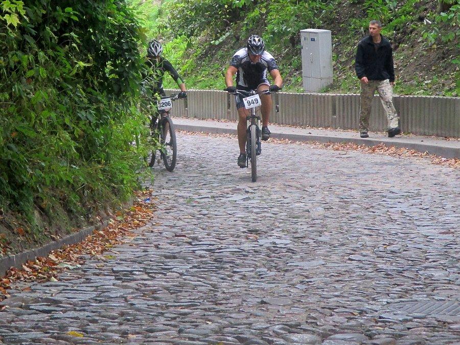 Mazovia MTB Kazimierz Dolny - pierwsza stromizna ulicy Zamkowej (15.5%/100 m)